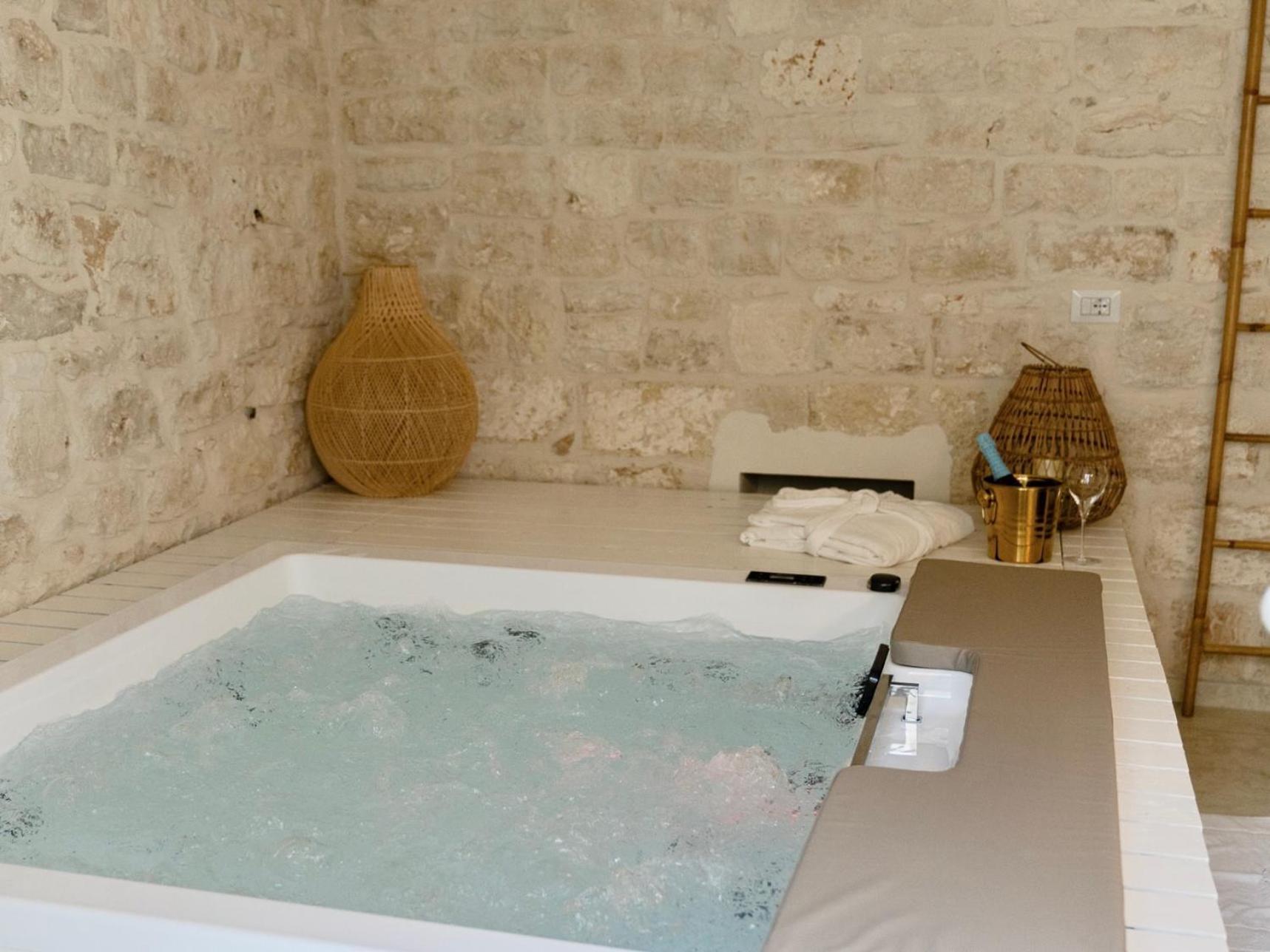 Aurluna Luxury Suites Bari Exteriör bild