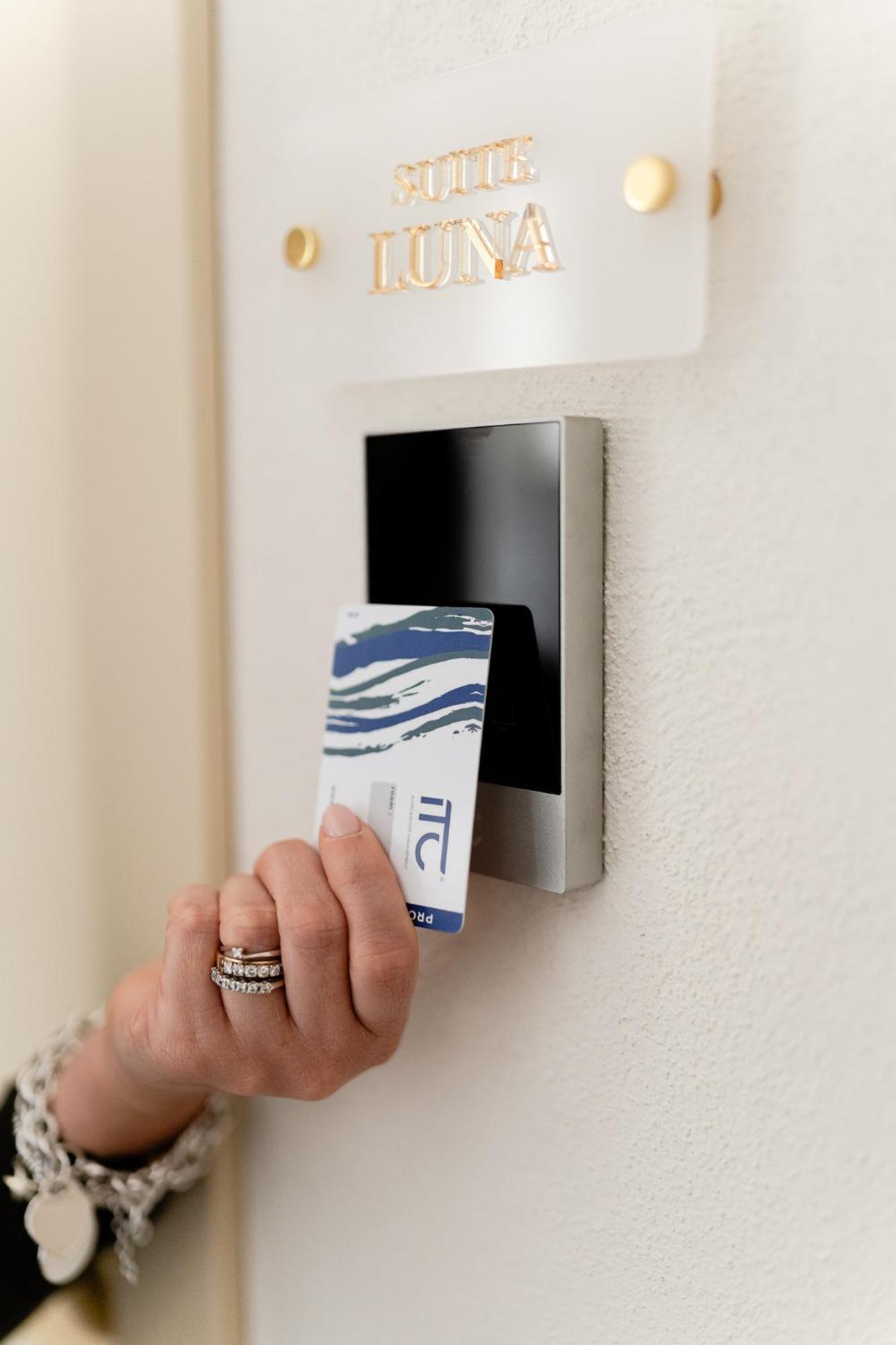 Aurluna Luxury Suites Bari Exteriör bild